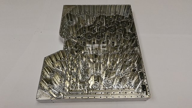 大型龍門銑加工技術(shù)交流與合作日益加強(qiáng)